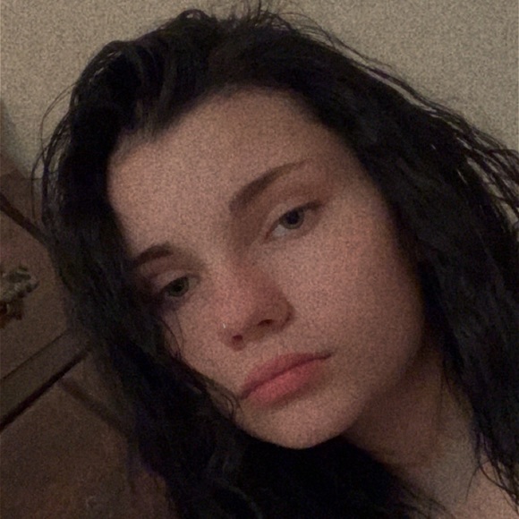 Profile Picture of Lily Toebben (@lily_toebben) on Poshmark