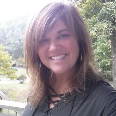 Profile Picture of Carolyn Braun (@carolynb211) on Twitter