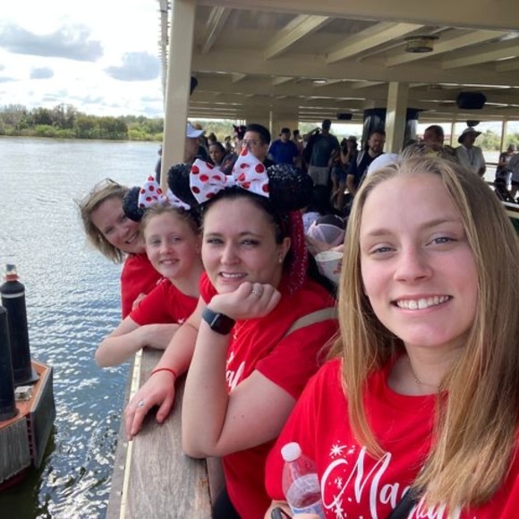 Profile Picture of Lorrie Summerson (@lorriesummerson) on Poshmark