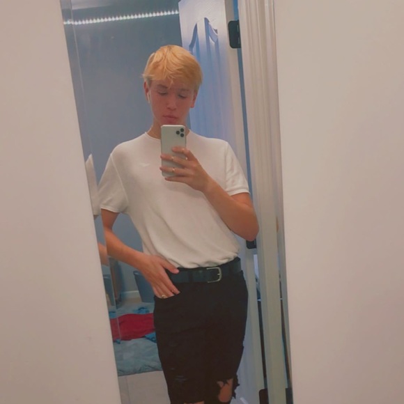 Profile Picture of Bradley Balutanski (@b_balutanski) on Poshmark