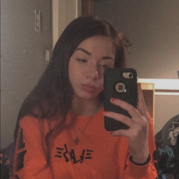 Profile Picture of Taylor Yardley (@taylor_yardley) on Poshmark