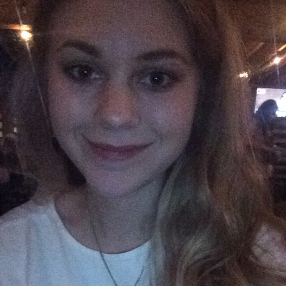 Profile Picture of Bobbie Franklin (@lovebobbielynn) on Poshmark