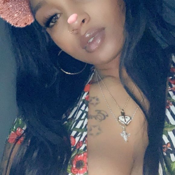 Profile Picture of Tesh Acklin (@teshacklin) on Poshmark