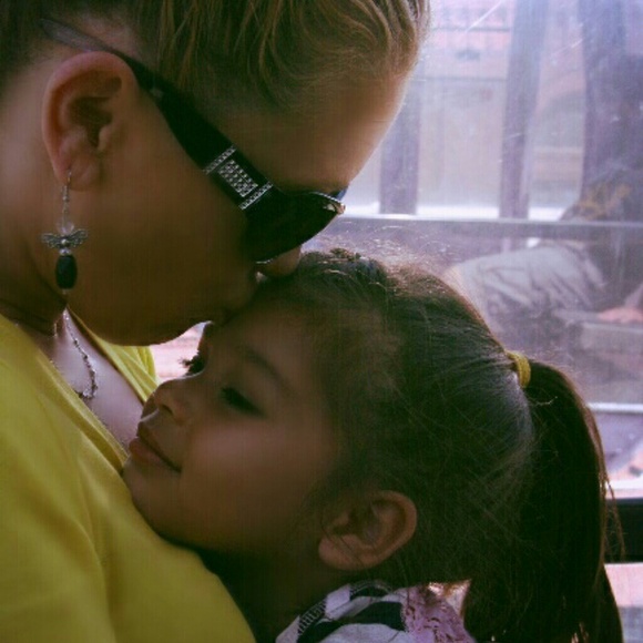 Profile Picture of Wendi Mciver (@wendywithani) on Poshmark