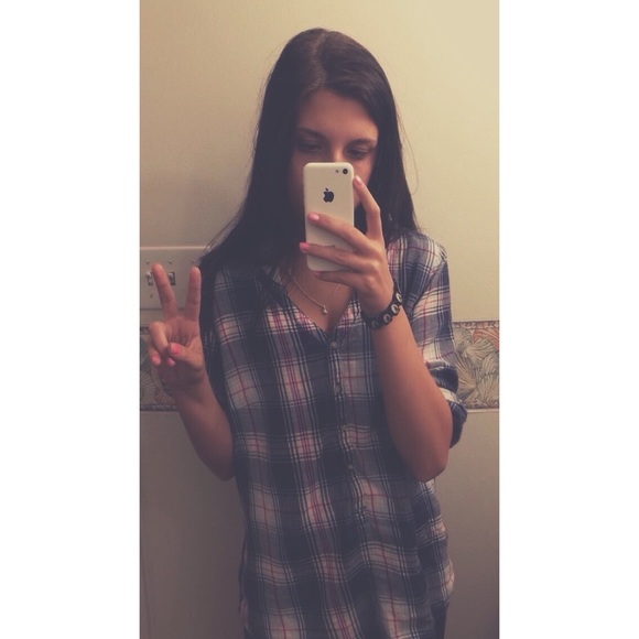 Profile Picture of Tori Lowe (@torilowe12) on Poshmark