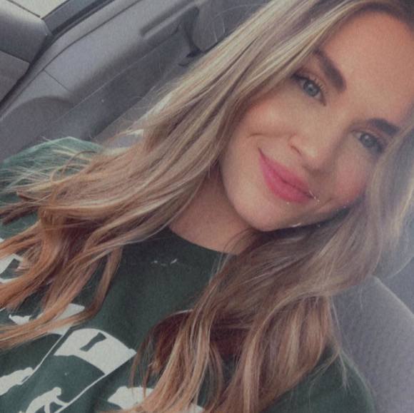 Profile Picture of Rhesa Jones (@rhesajones) on Poshmark