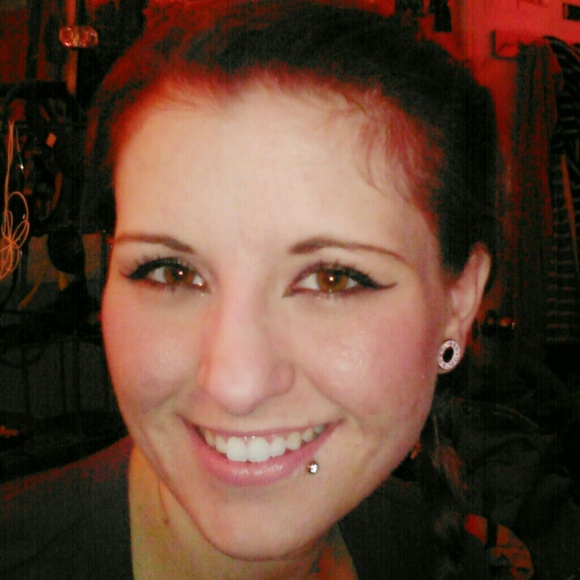 Profile Picture of Meli Fizzell (@mischievousmeli) on Poshmark