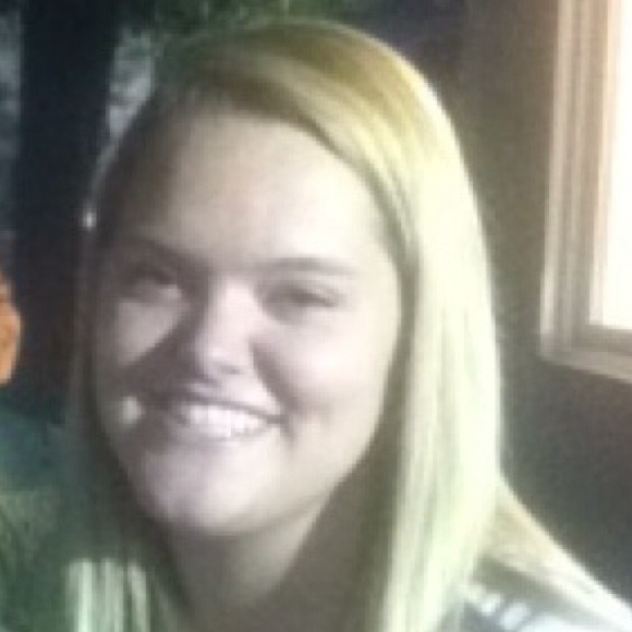 Profile Picture of Alison Schultz (@alischultz11) on Poshmark