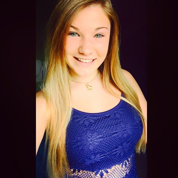 Profile Picture of Skylar Moore (@skylarmoore10) on Poshmark