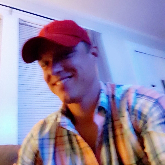 Profile Picture of Brent Davis (@brentdavis02) on Poshmark