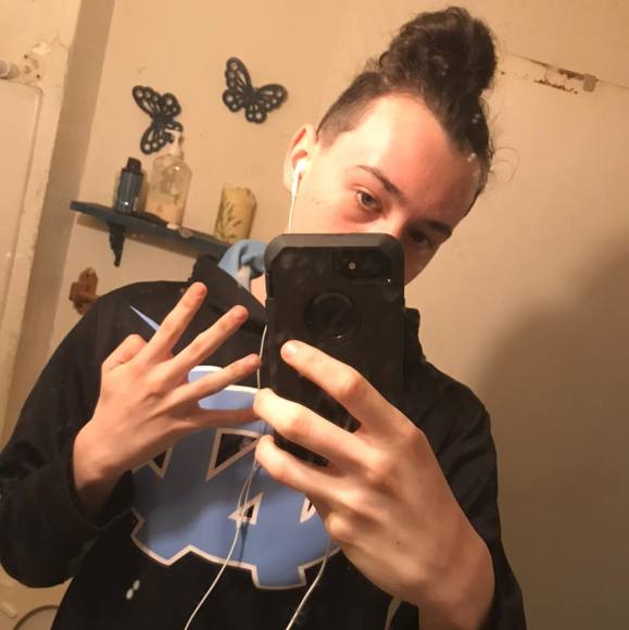 Profile Picture of David Ellison (@davidellison865) on Poshmark