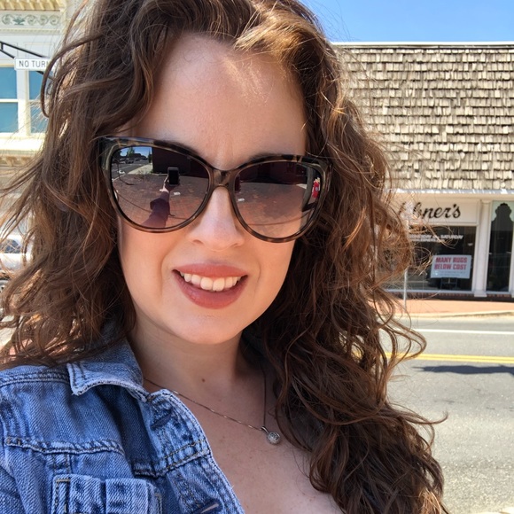 Profile Picture of Brittney Devita (@babs8744) on Poshmark