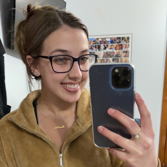 Profile Picture of Taylor Hoffmann (@thoff642) on Poshmark