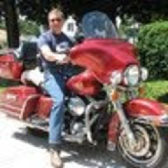 Profile Picture of John Deterville (@detervillejohn) on Poshmark
