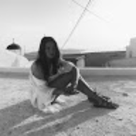 Profile Picture of Chloe Minore (@chloe_minore) on Poshmark