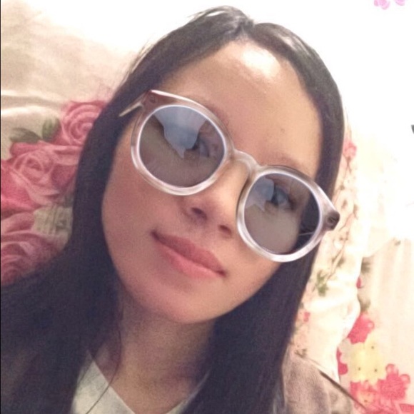 Profile Picture of Zing Zing (@pangpar) on Poshmark