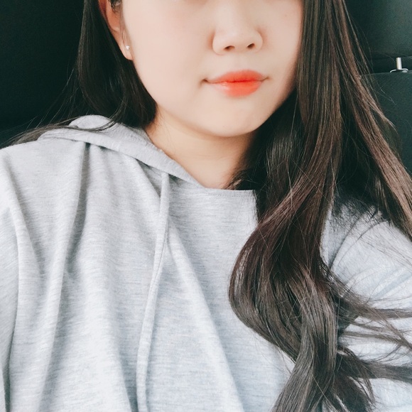 Profile Picture of Lily Jang (@lilyjang) on Poshmark
