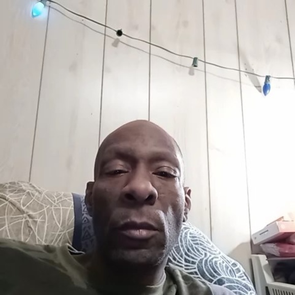 Profile Picture of Gerald Palms (@geraldpalms) on Poshmark