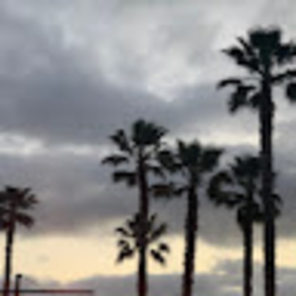 Profile Picture of Leon Osias (@leon_osias) on Poshmark