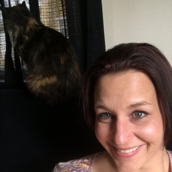 Profile Picture of Stephenie Voetsch (@svoetsch) on Poshmark
