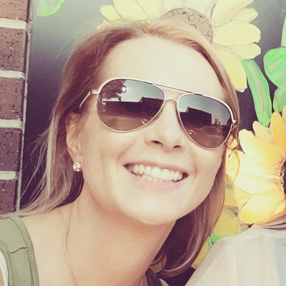 Profile Picture of Danielle Browning (@browning76) on Poshmark