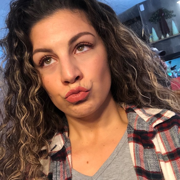 Profile Picture of Jessica Papapietro (@gym_unicorn) on Poshmark