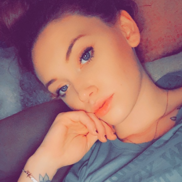 Alexis Hervert - Poshmark Profile Picture of Alexis Hervert (@alexishervert) on Poshmark