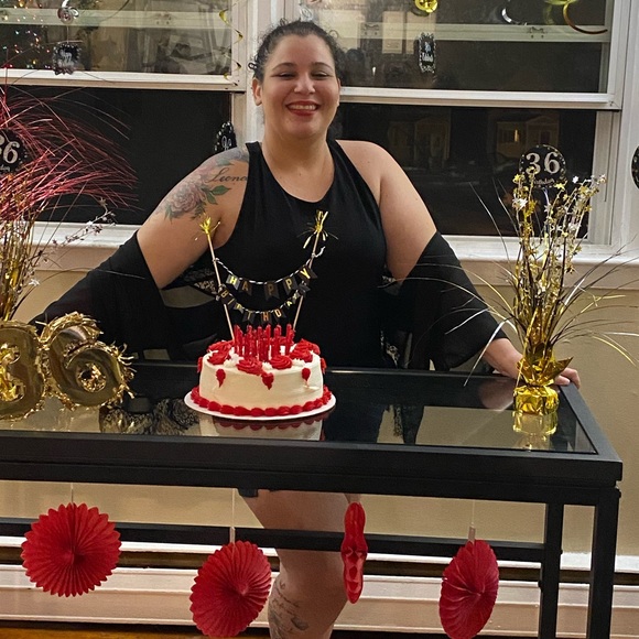 Profile Picture of Areta Leao (@aretaleao) on Poshmark