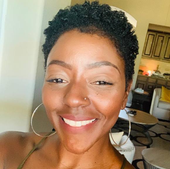 Profile Picture of Kimberly Brodie (@mommyfabulously) on Poshmark