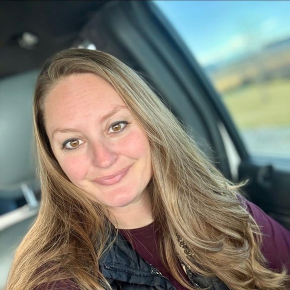 Profile Picture of Jess Rykowski (@jlschmitt) on Poshmark