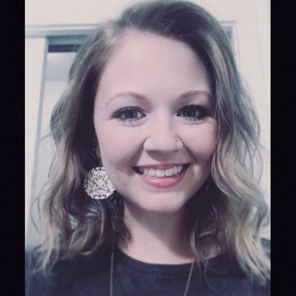 Profile Picture of Jamie Steele (@jamiecsteele) on Poshmark