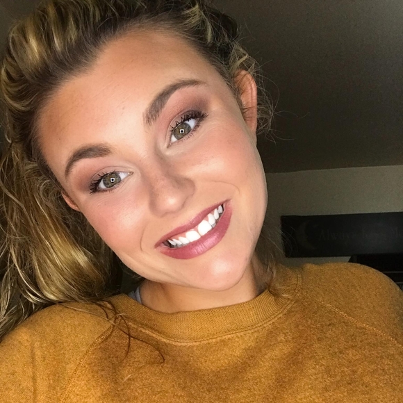 Profile Picture of Katie Hutchinson (@katiebugg62) on Poshmark