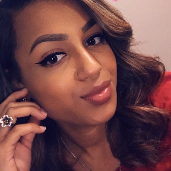 Profile Picture of Brianna Sample (@briannasamp) on Poshmark