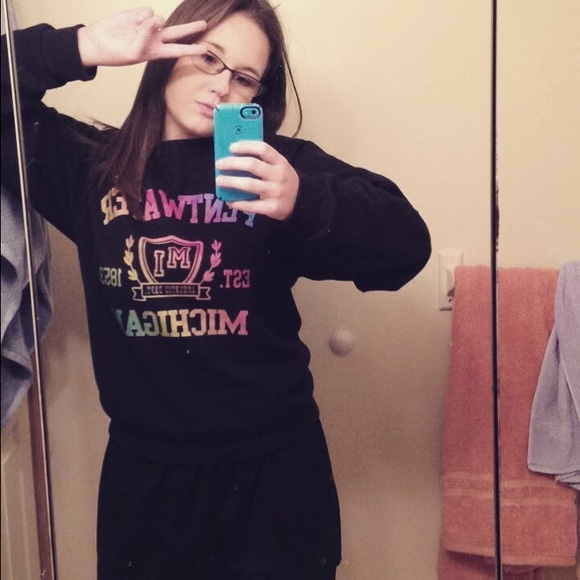 Profile Picture of Rebekah Frownfelter (@bekah0799) on Poshmark