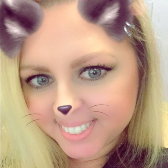 Profile Picture of Amy Allemand (@amy_allemand) on Poshmark