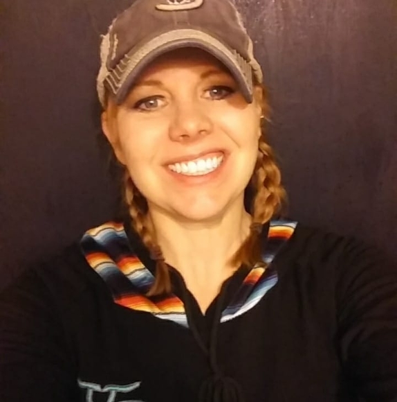 Profile Picture of Ashley Backsen (@ashback7) on Poshmark