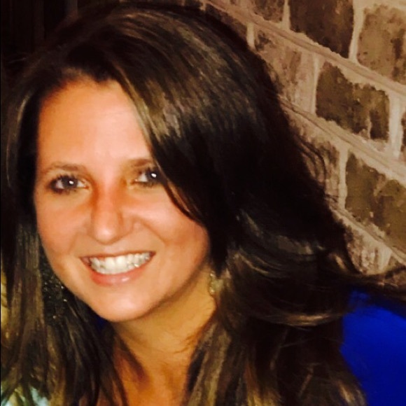 Profile Picture of Lacey Harrell (@lacey789) on Poshmark