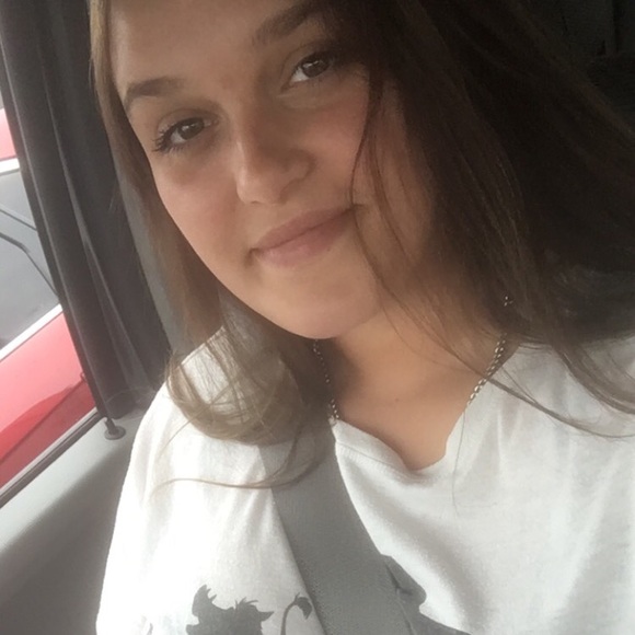 Profile Picture of Keala Traversy (@keala_traversy) on Poshmark