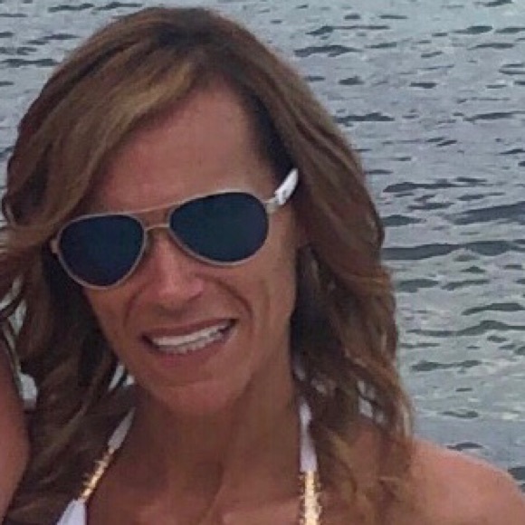 Profile Picture of Jennifer Chasson (@jchasson) on Poshmark