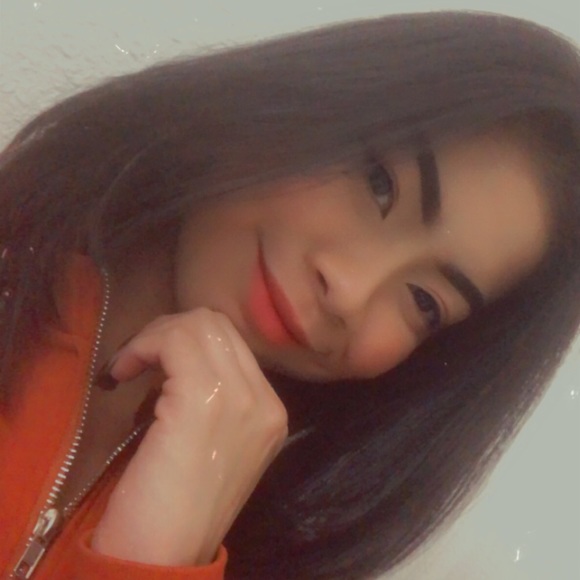 Profile Picture of Hazel Pascual (@hazelpascual19) on Poshmark