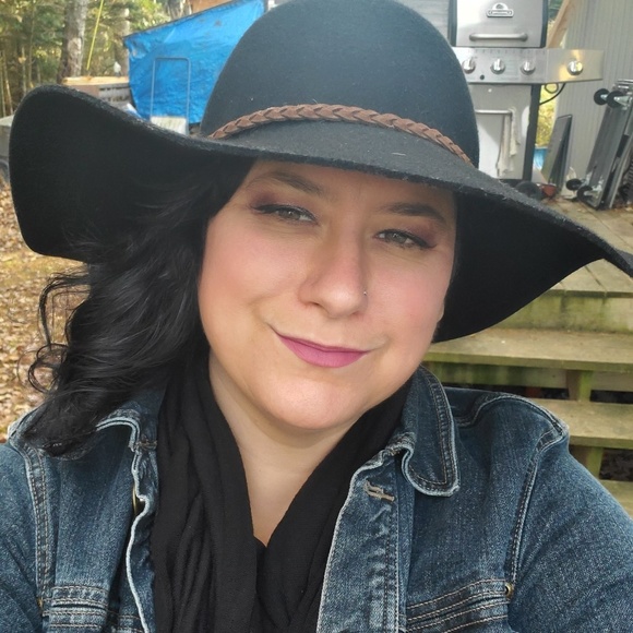 Profile Picture of Mandi Aleck (@immandima) on Poshmark