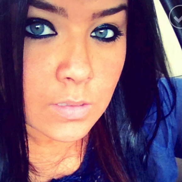 Profile Picture of Ashleigh Pezzulo (@ash_leigh629) on Poshmark