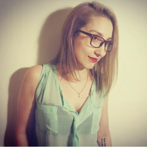 Profile Picture of Emilie Cassini (@emiliecassini) on Poshmark