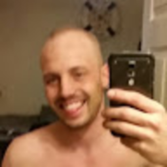 Profile Picture of Tommy Roesser (@tomfoolurie84) on Poshmark