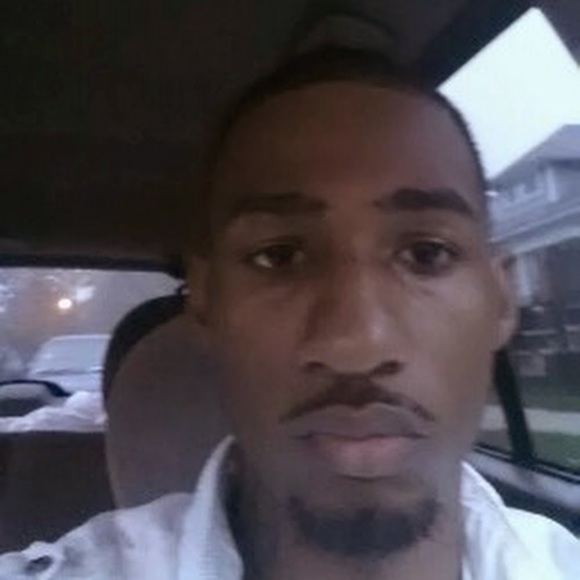 Profile Picture of Robert Sharkey (@robertsharkey) on Poshmark
