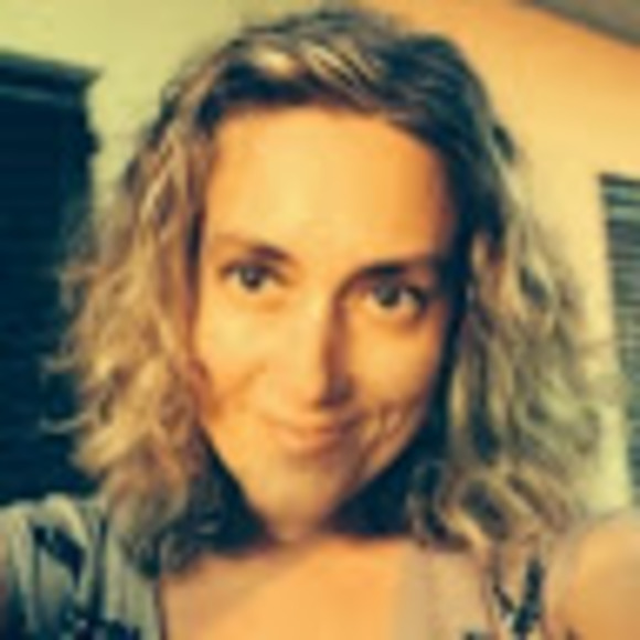 Profile Picture of Nermina Avdic (@nerminav72) on Poshmark