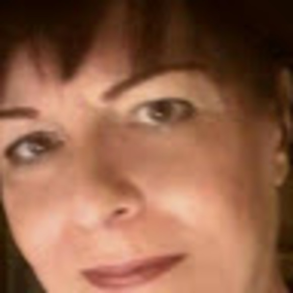 Profile Picture of Lori Lorton (@lori398l) on Poshmark