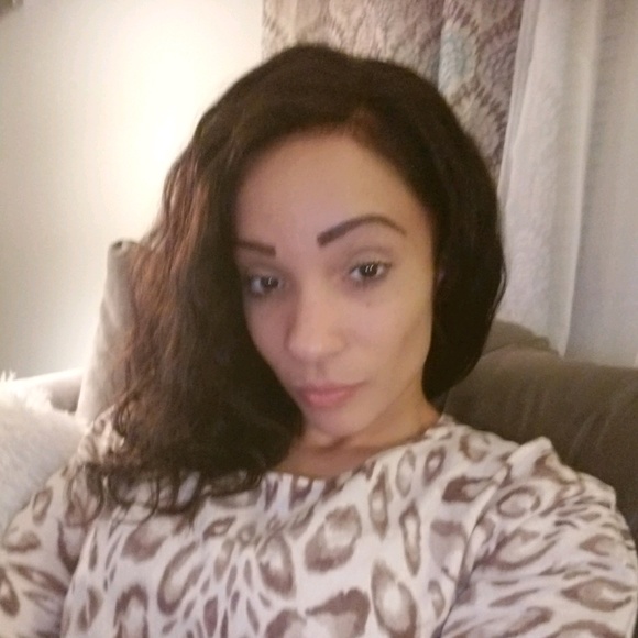 Profile Picture of Alisa Mackey (@beauty1989ful) on Poshmark