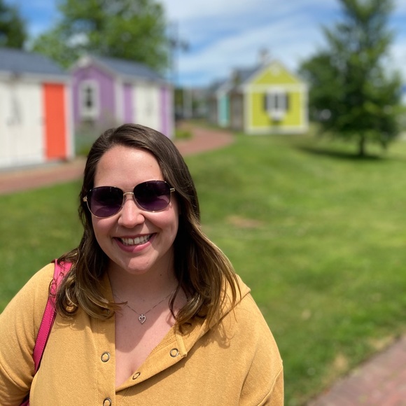 Emily Michalenko - Poshmark Profile Picture of Emily Michalenko (@emilyeliz1013) on Poshmark