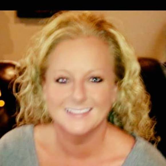 Profile Picture of Misty Parsons (@mimiholloway) on Poshmark